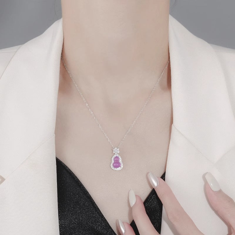 Schöne Halskette mit einzigartigem Stil