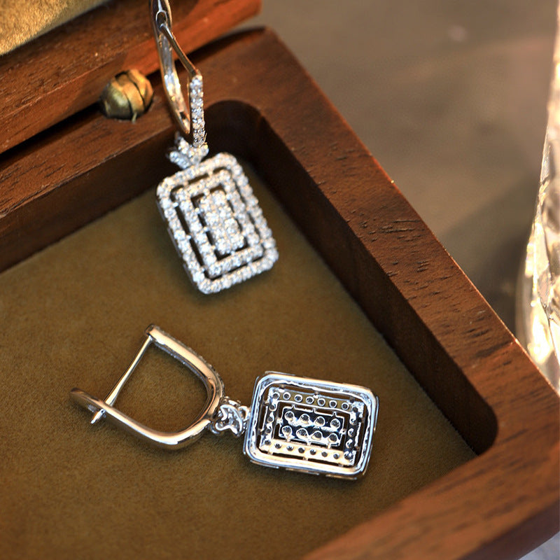 Atemberaubende Ohrring für den Alltag