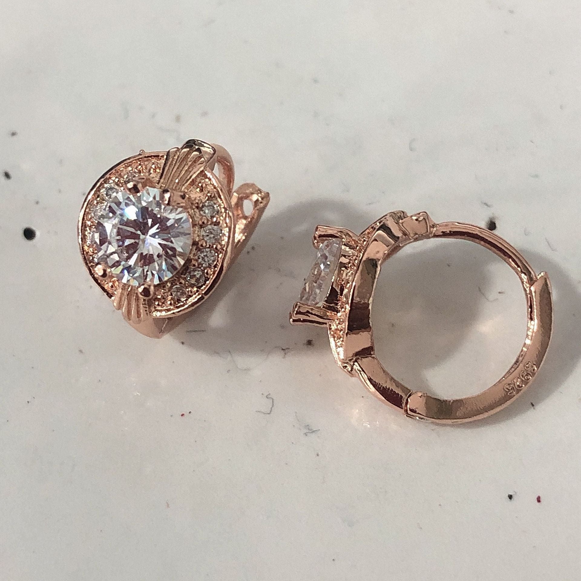 Atemberaubende Ohrring für den Alltag