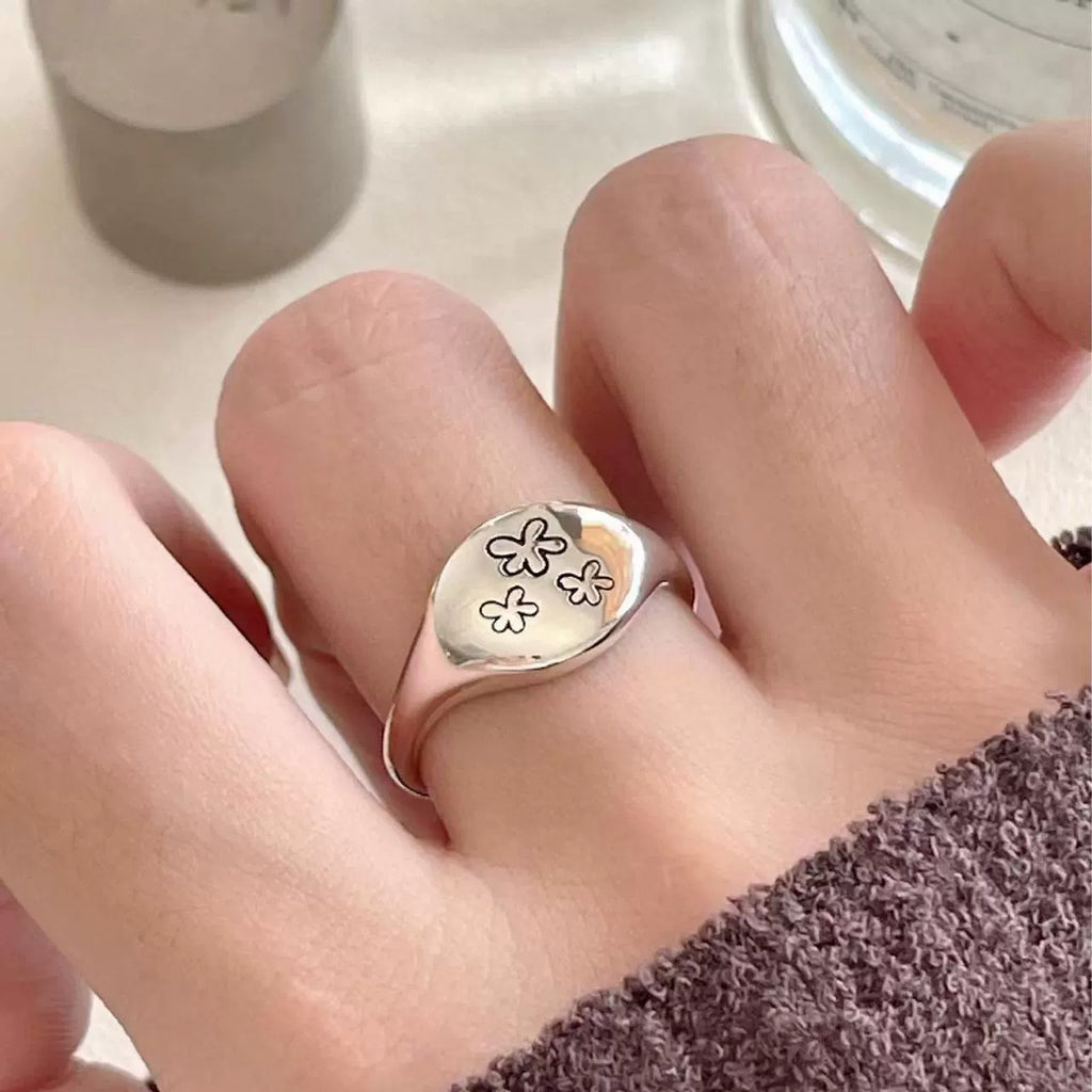 Zarte handwerkliche Ring