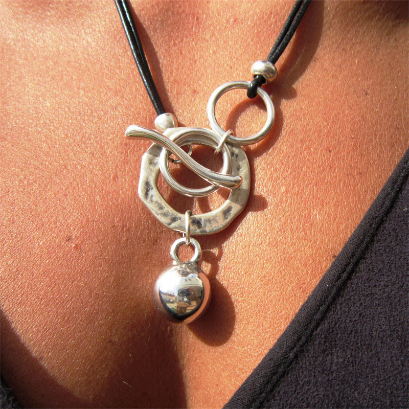 Schöne Halskette mit einzigartigem Stil