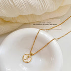 Schöne Gold Halskette mit einzigartigem Stil