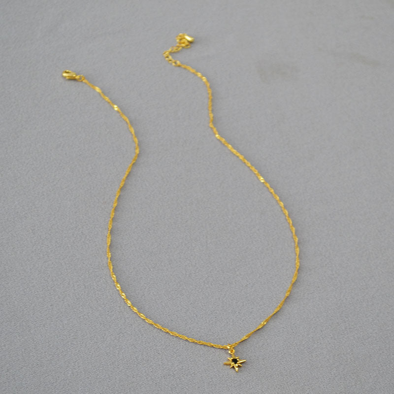 Zarte handwerkliche Halskette