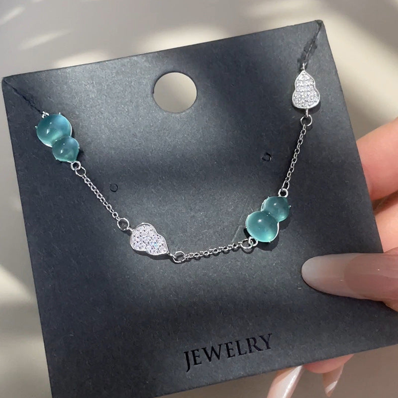 Schöne Armband mit einzigartigem Stil