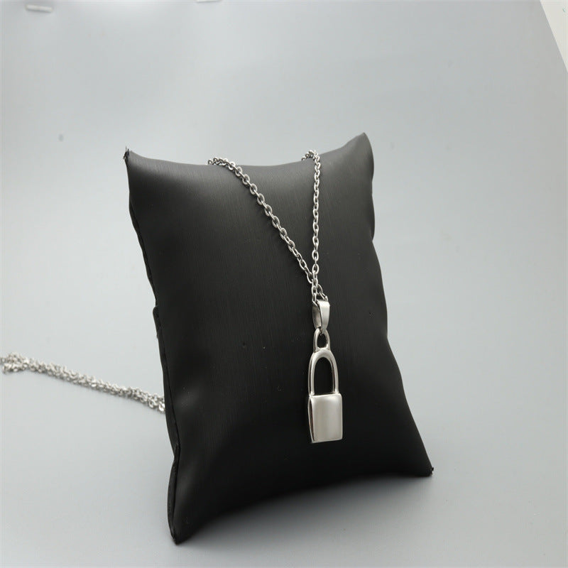 Schöne Halskette mit einzigartigem Stil