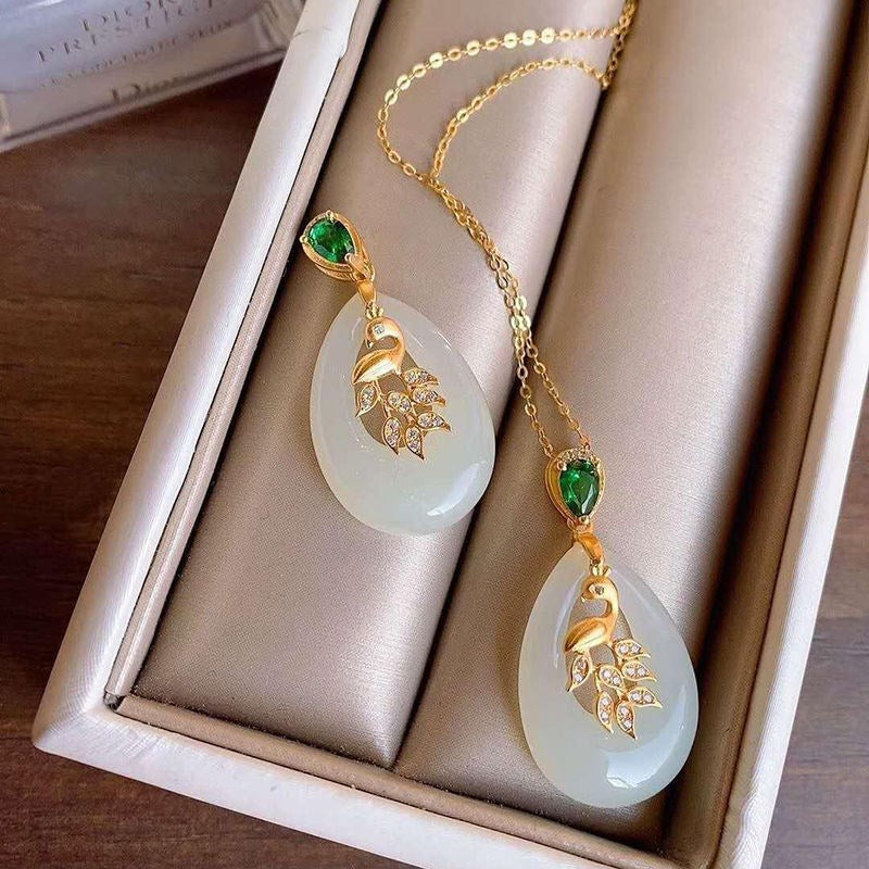 Schöne Gold Halskette mit einzigartigem Stil