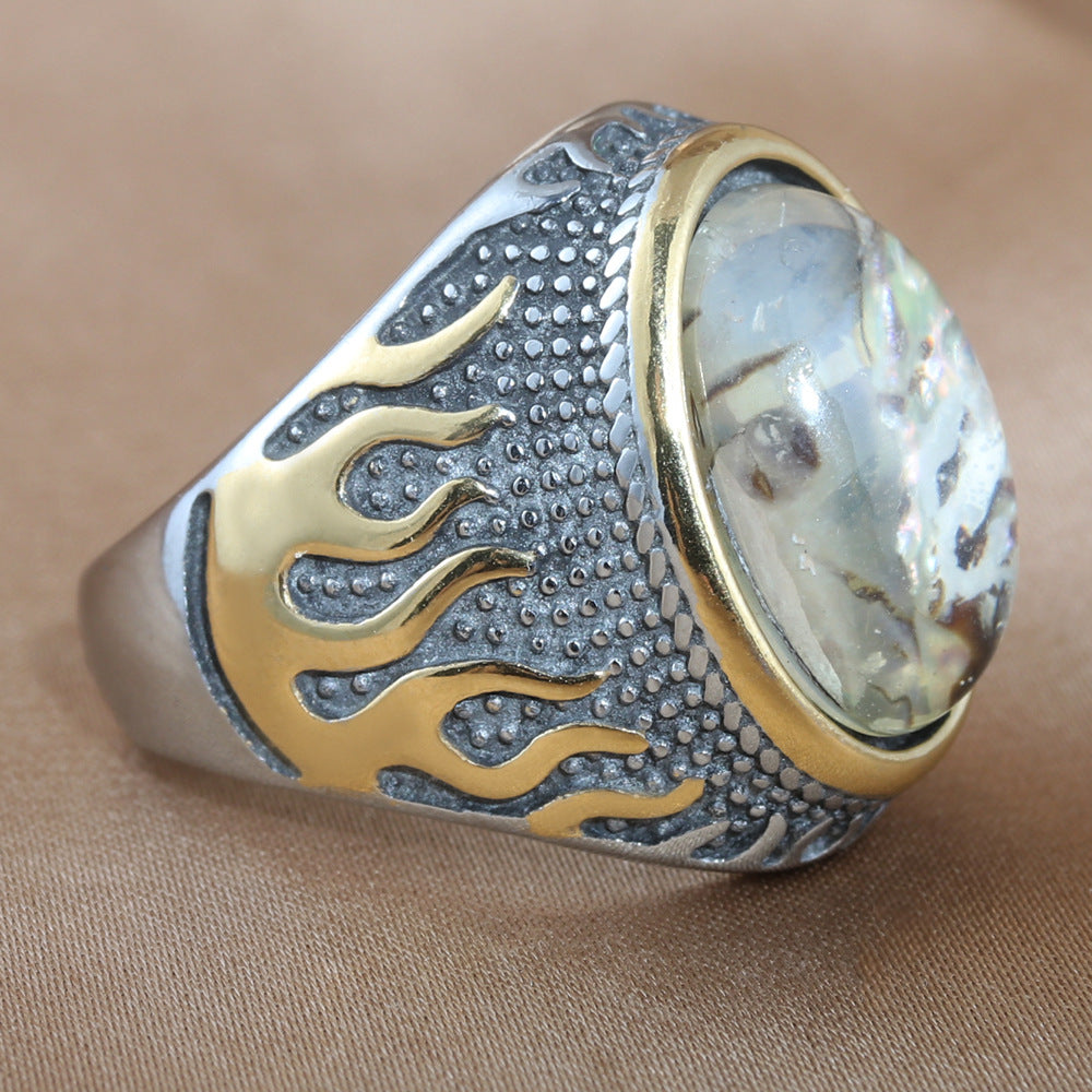 Zarte handwerkliche Ring