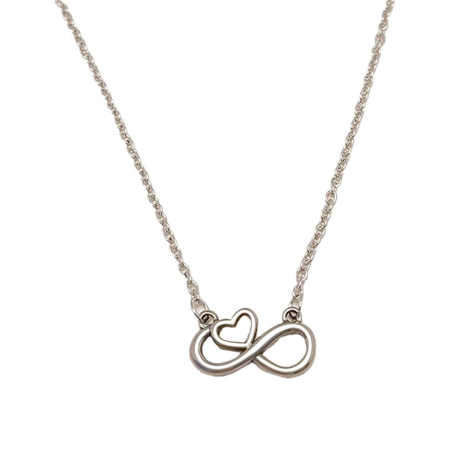 Zarte handwerkliche Halskette