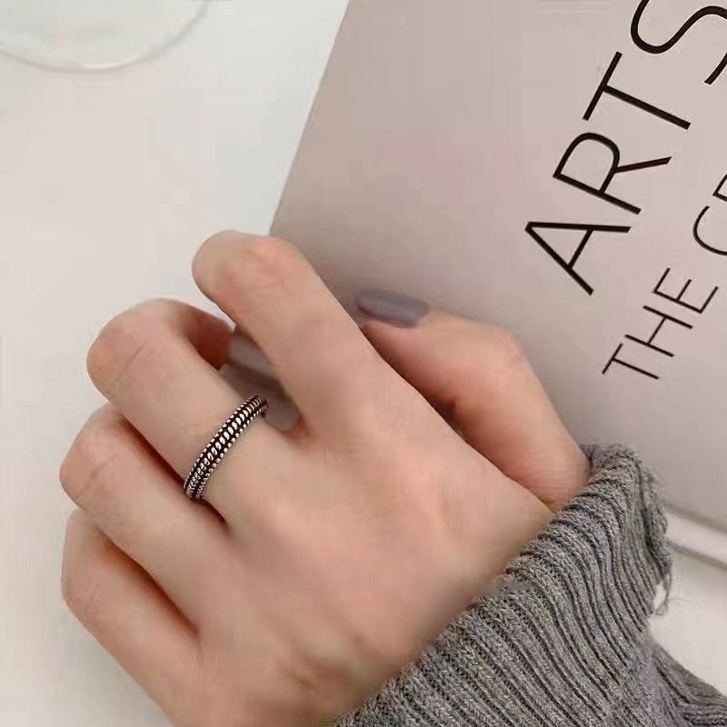 Zarte handwerkliche Ring