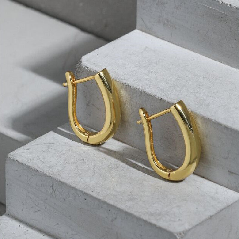 Zarte handwerkliche Ohrring