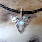 Schöne Halskette mit einzigartigem Stil