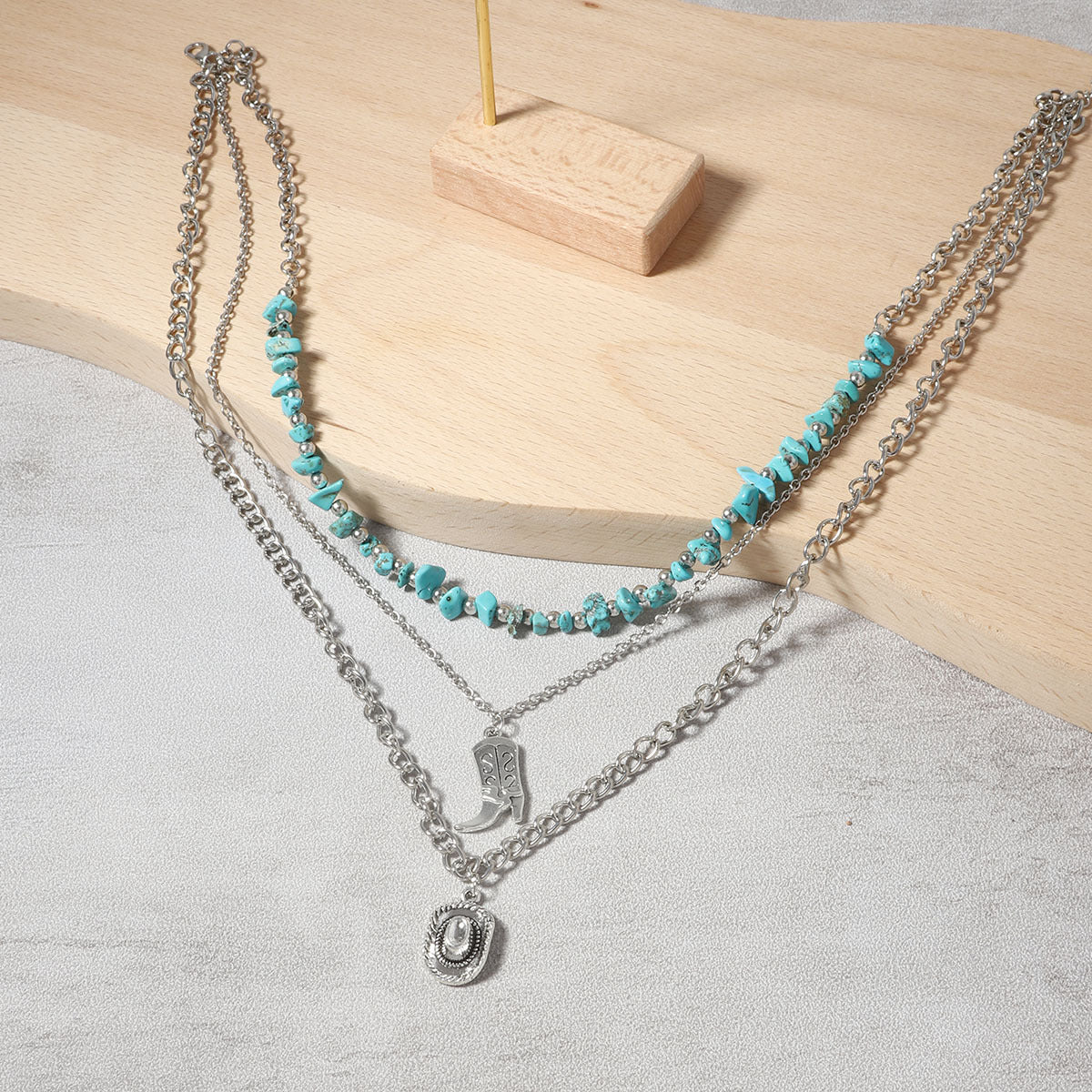 Schöne Halskette mit einzigartigem Stil