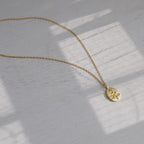 Zarte handwerkliche Halskette