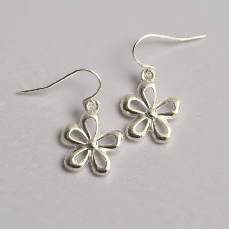 Zarte handwerkliche Ohrring