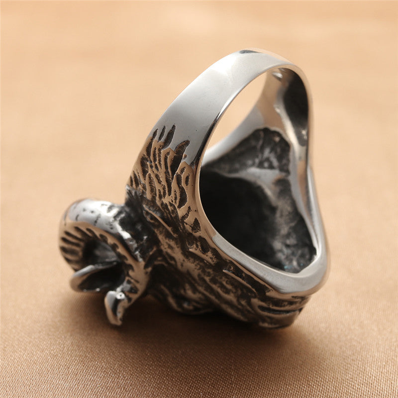 Zarte handwerkliche Ring