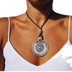 Schöne Halskette mit einzigartigem Stil