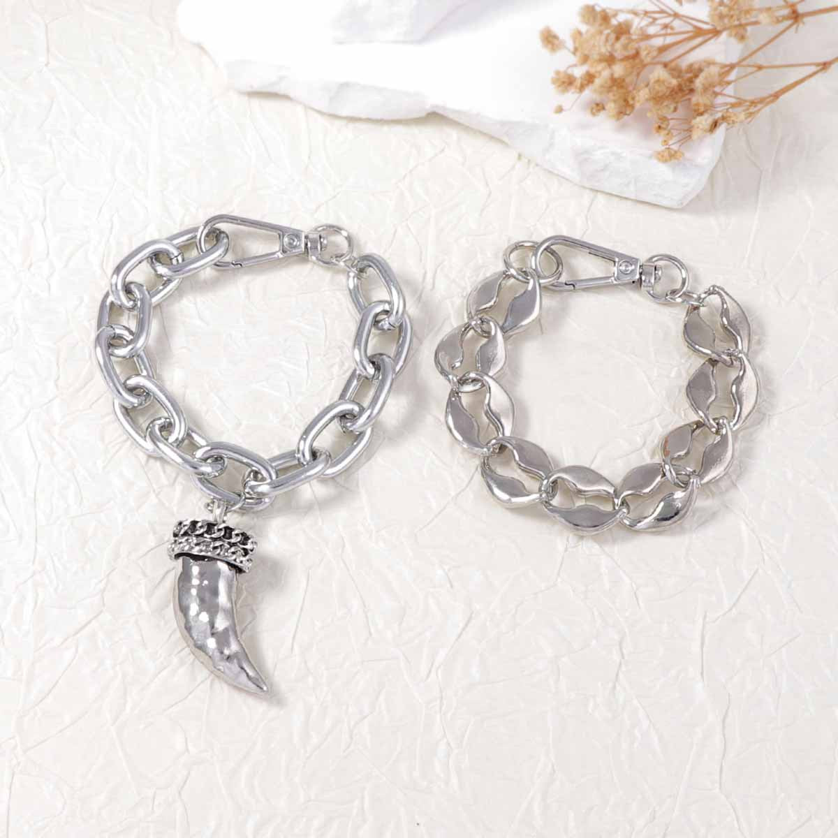 Schöne Halskette mit einzigartigem Stil