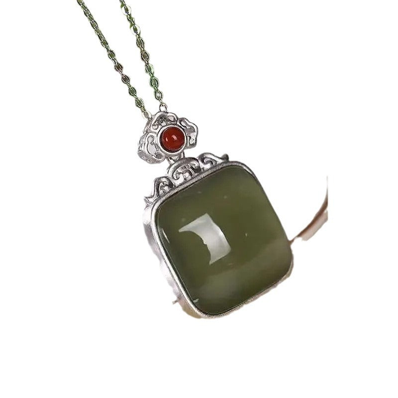 Schöne Gold Halskette mit einzigartigem Stil