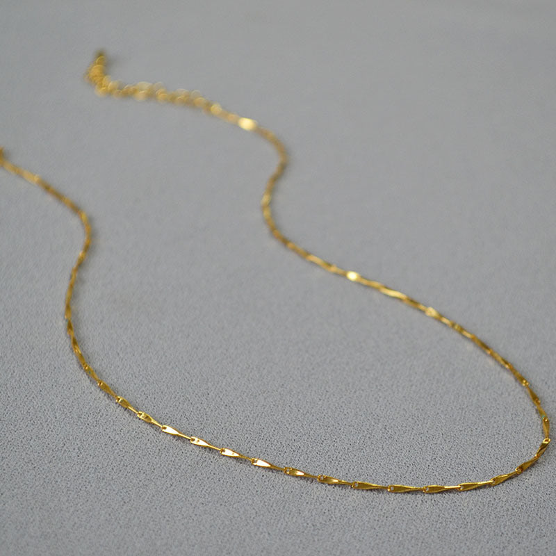 Schöne Gold Halskette mit einzigartigem Stil