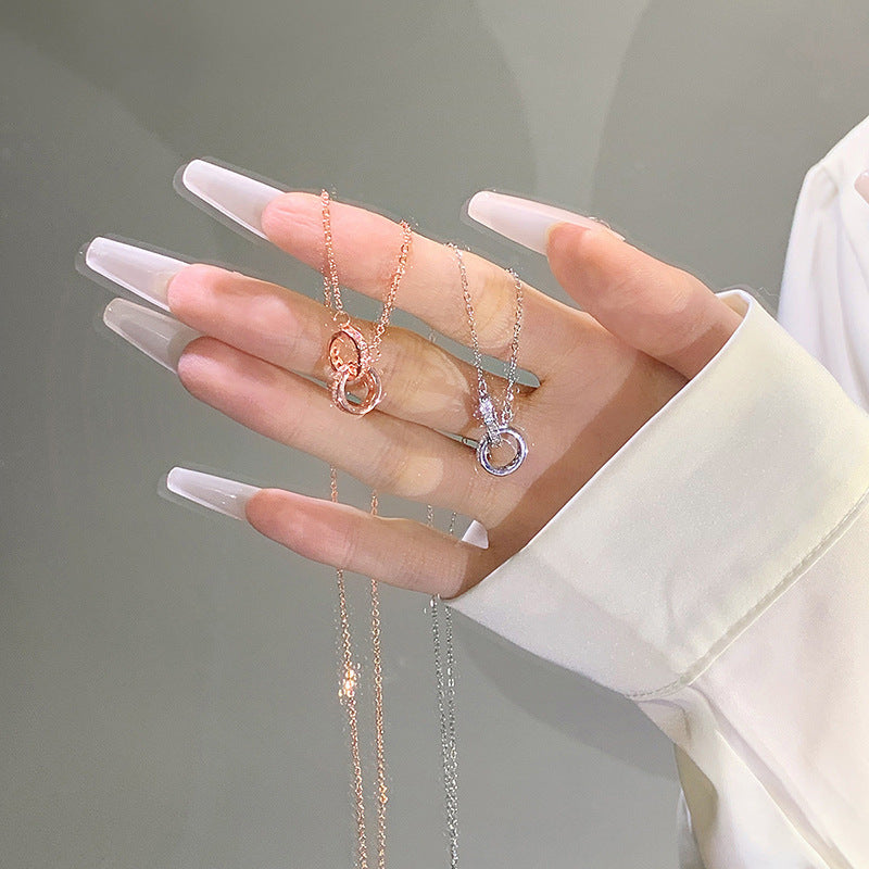 Schöne Halskette mit einzigartigem Stil