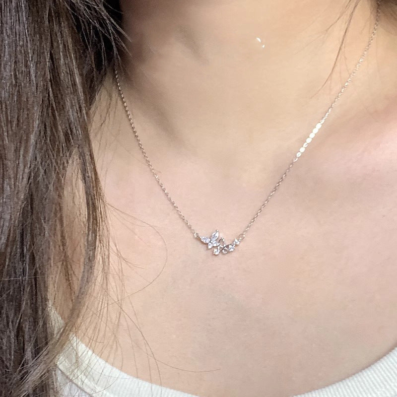 Schöne Halskette mit einzigartigem Stil