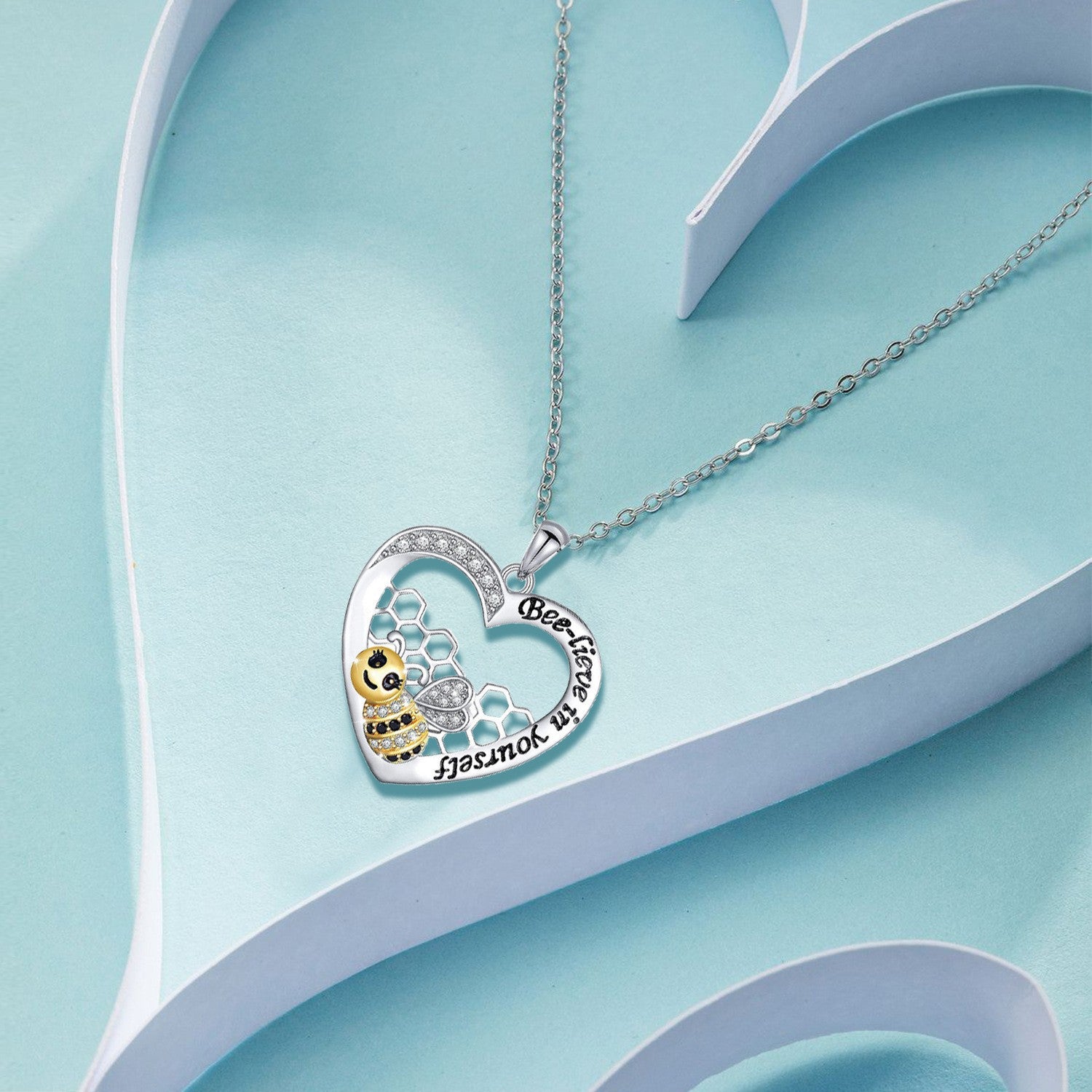 Zarte handwerkliche Halskette