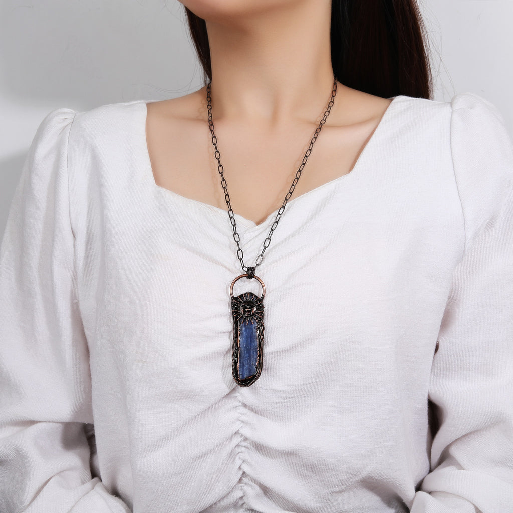 Zarte handwerkliche Halskette