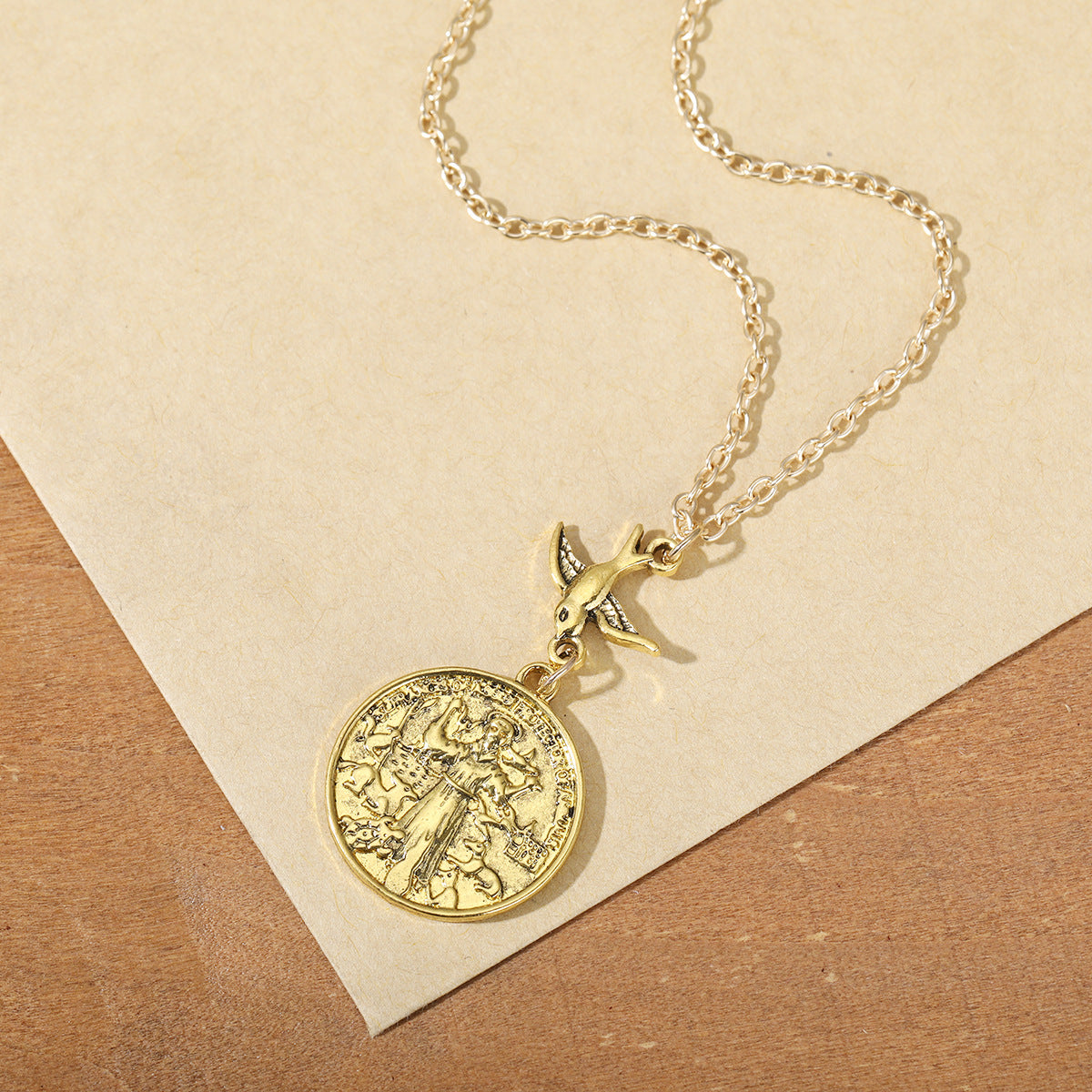 Schöne Halskette mit einzigartigem Stil