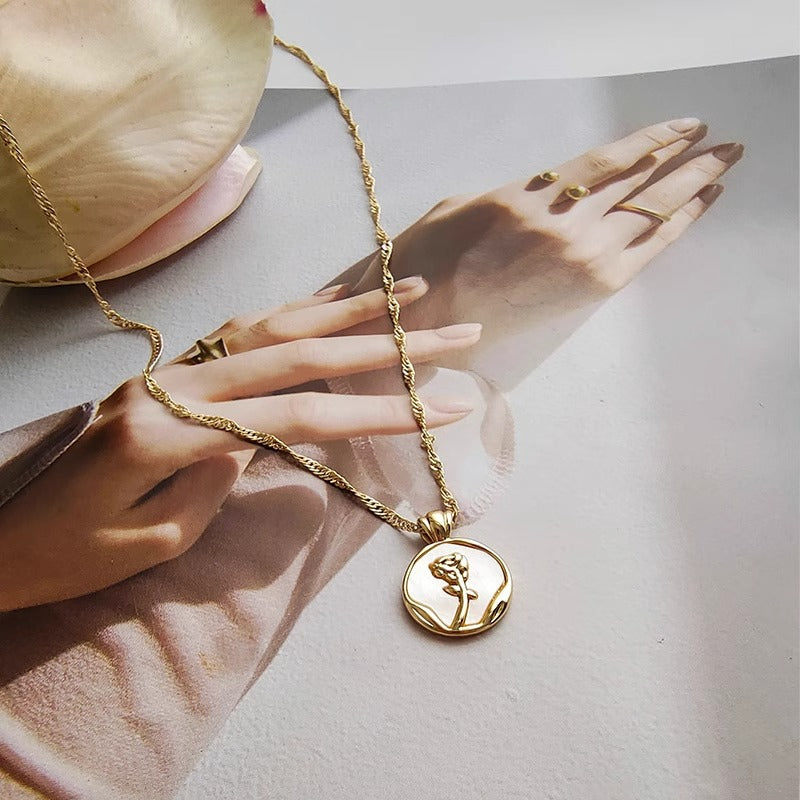 Zarte handwerkliche Halskette