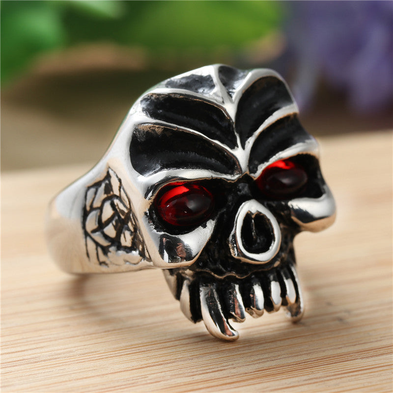 Zarte handwerkliche Ring