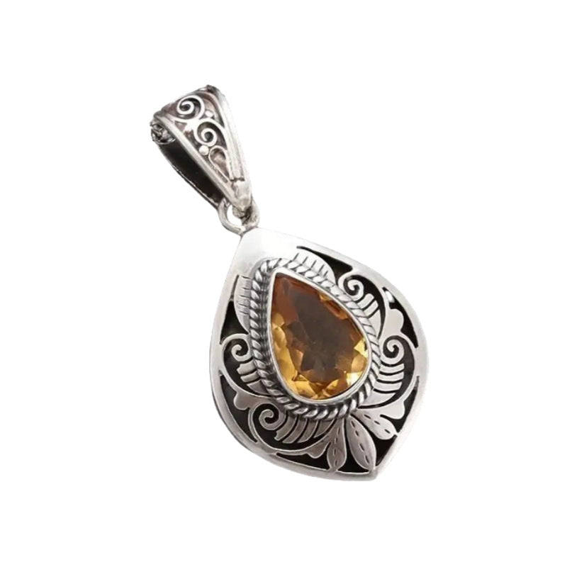 Zarte handwerkliche Halskette