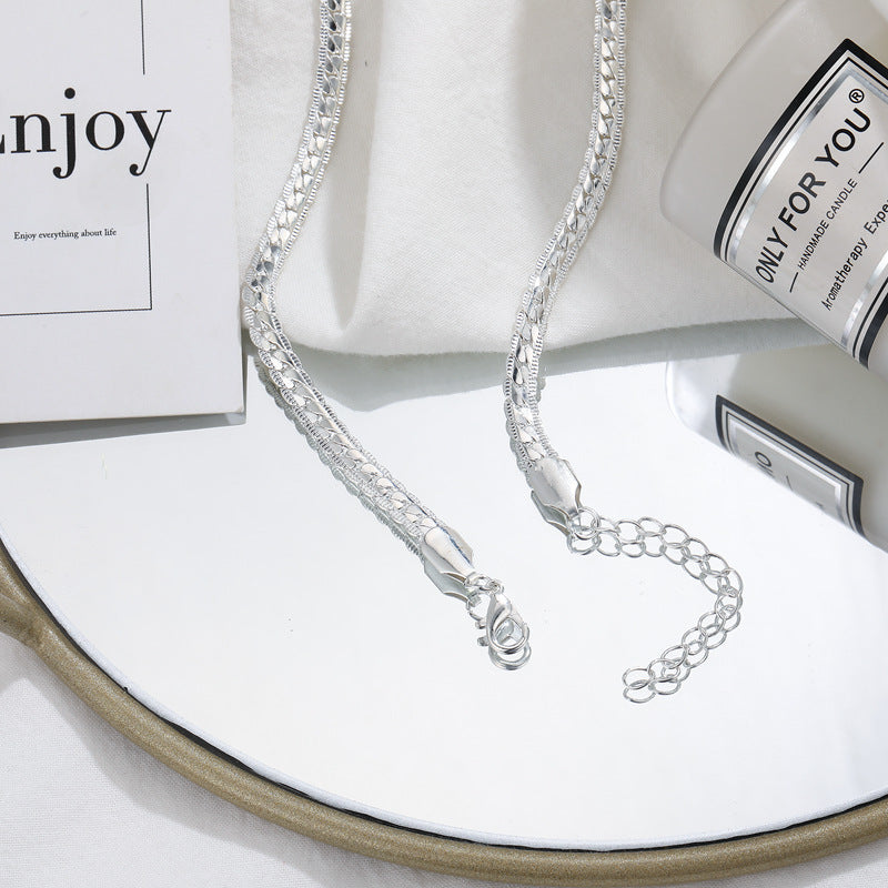 Zarte handwerkliche Halskette