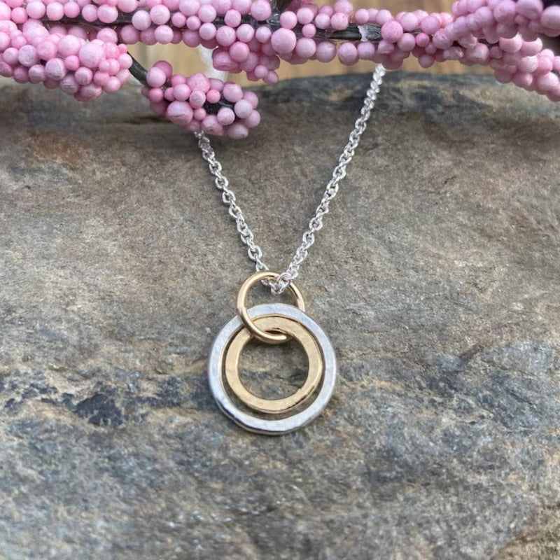 Zarte handwerkliche Halskette