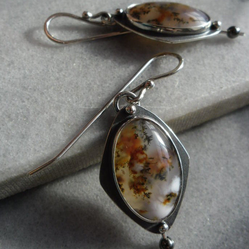 Zarte handwerkliche Ohrring