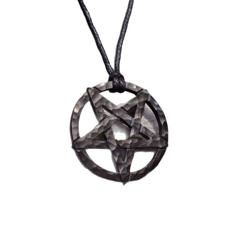 Schöne Halskette mit einzigartigem Stil