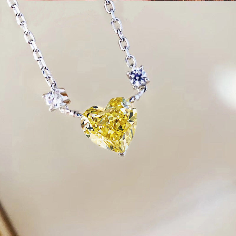 Zarte handwerkliche Halskette