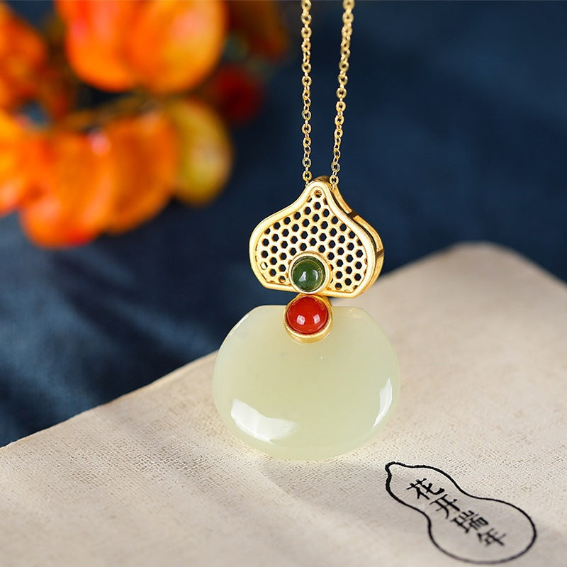 Schöne Gold Halskette mit einzigartigem Stil