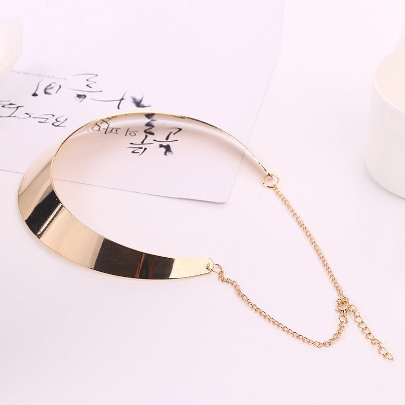 Schöne Halskette mit einzigartigem Stil