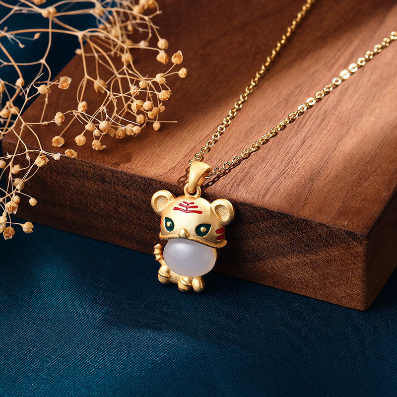 Schöne Gold Halskette mit einzigartigem Stil