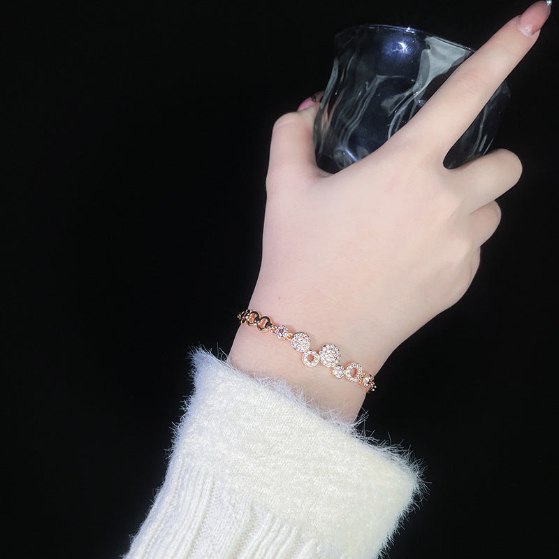 Schöne Armband mit einzigartigem Stil