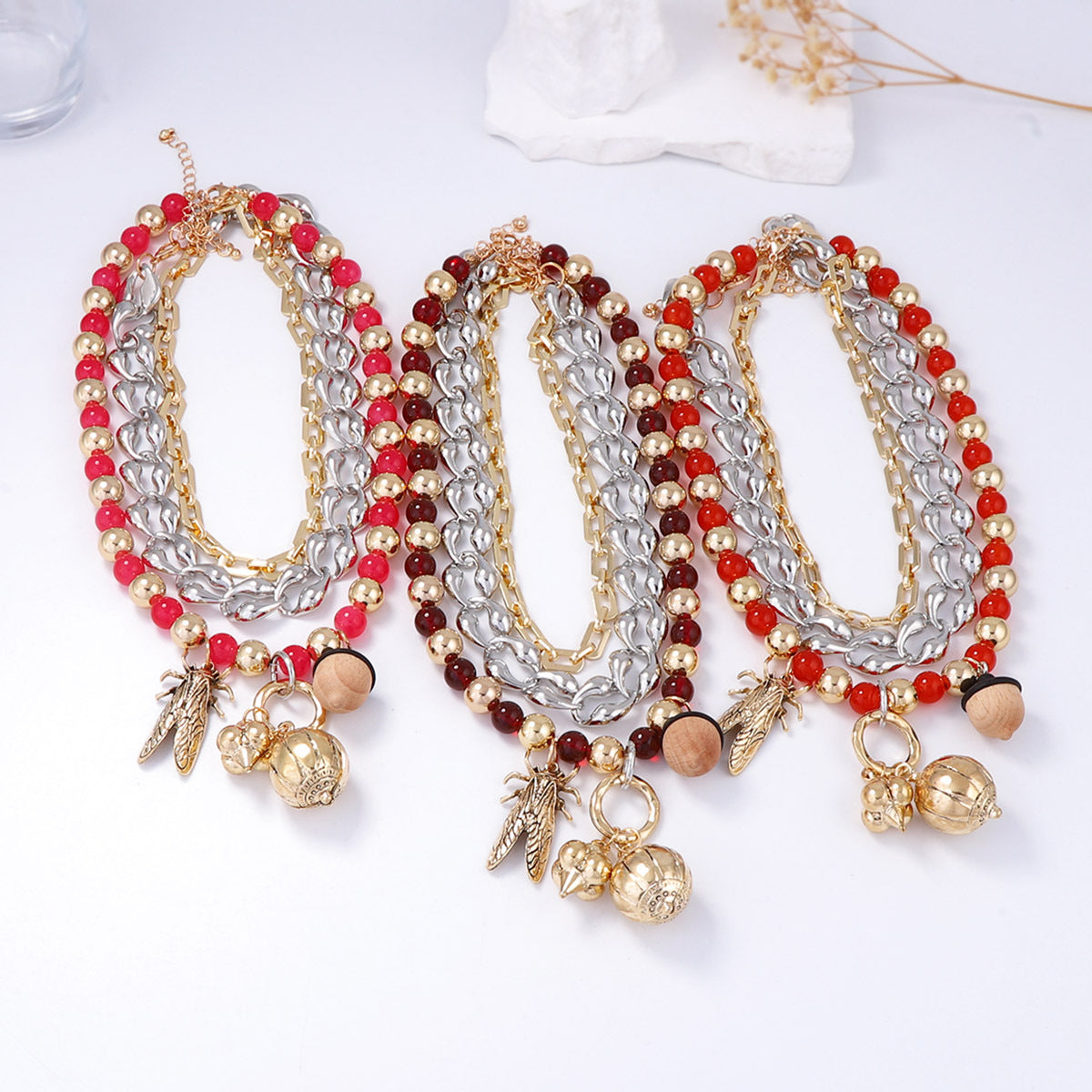 Schöne Halskette mit einzigartigem Stil