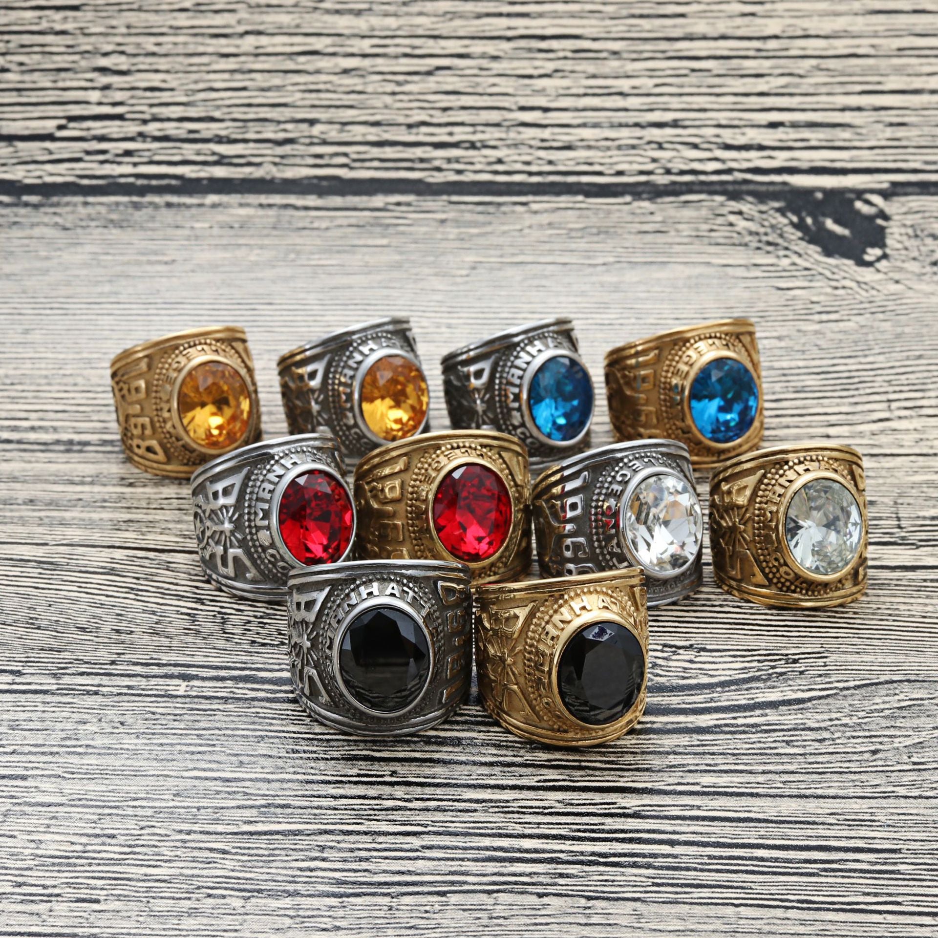 Zarte handwerkliche Ring