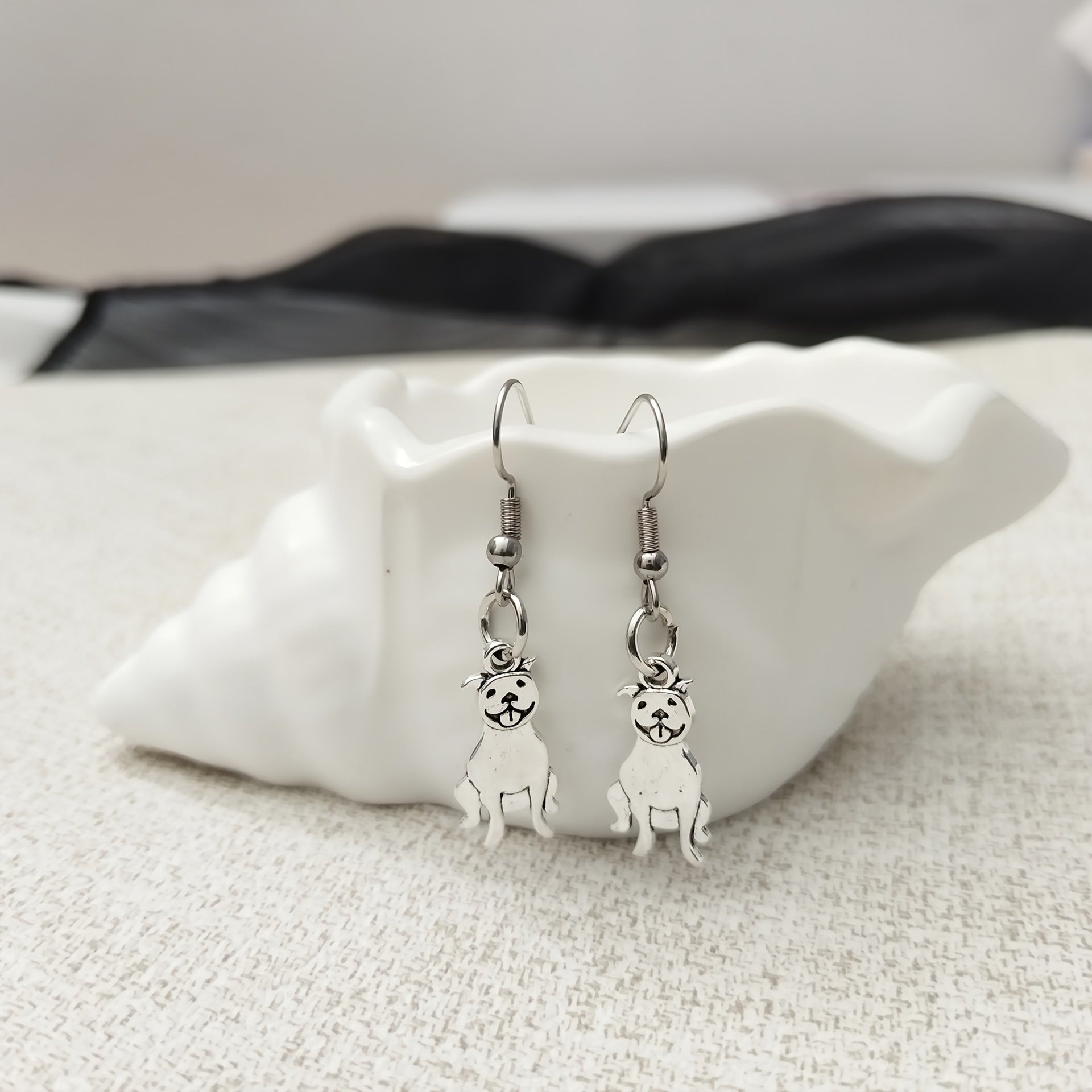 Zarte handwerkliche Ohrring