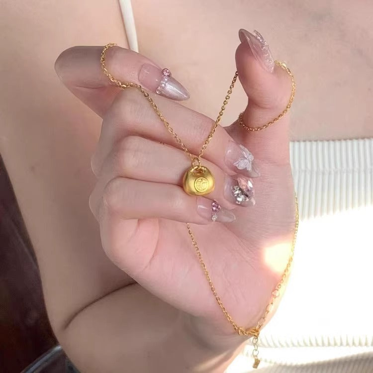 Schöne Gold Halskette mit einzigartigem Stil