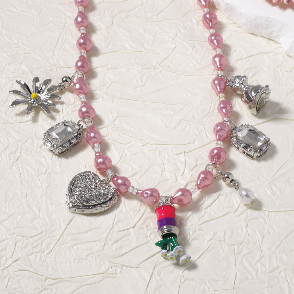 Schöne Halskette mit einzigartigem Stil