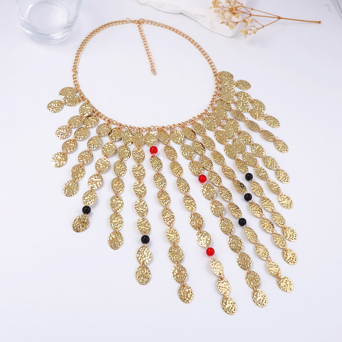 Schöne Halskette mit einzigartigem Stil