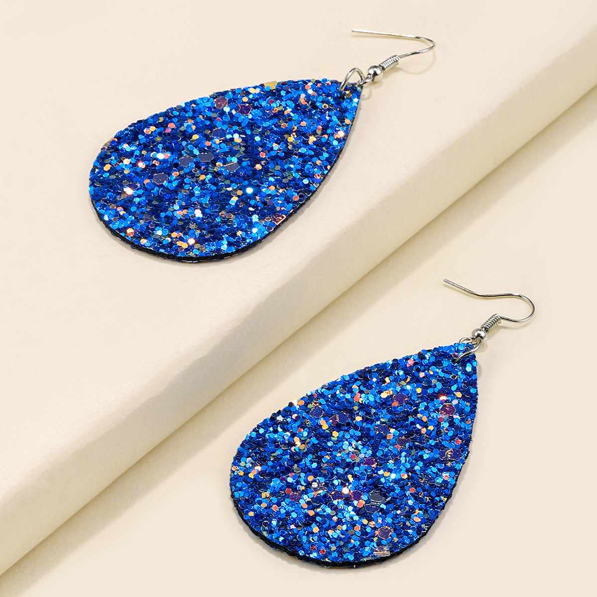 Zarte handwerkliche Ohrring