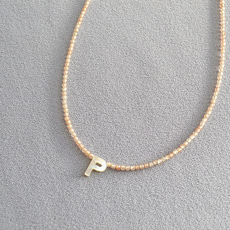 Schöne Halskette mit einzigartigem Stil