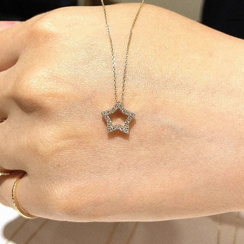 Schöne Halskette mit einzigartigem Stil