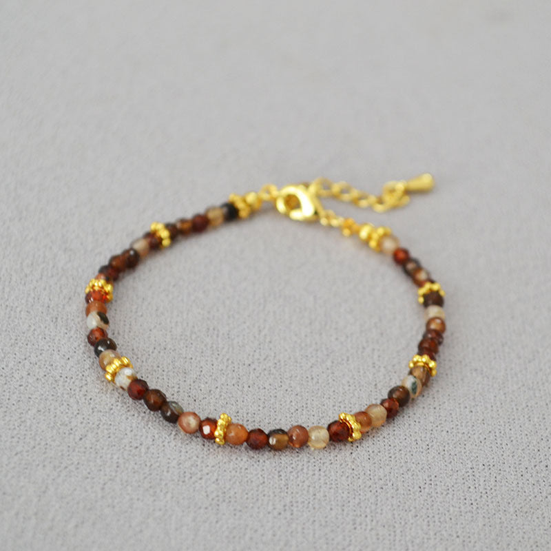 Zarte handwerkliche Halskette